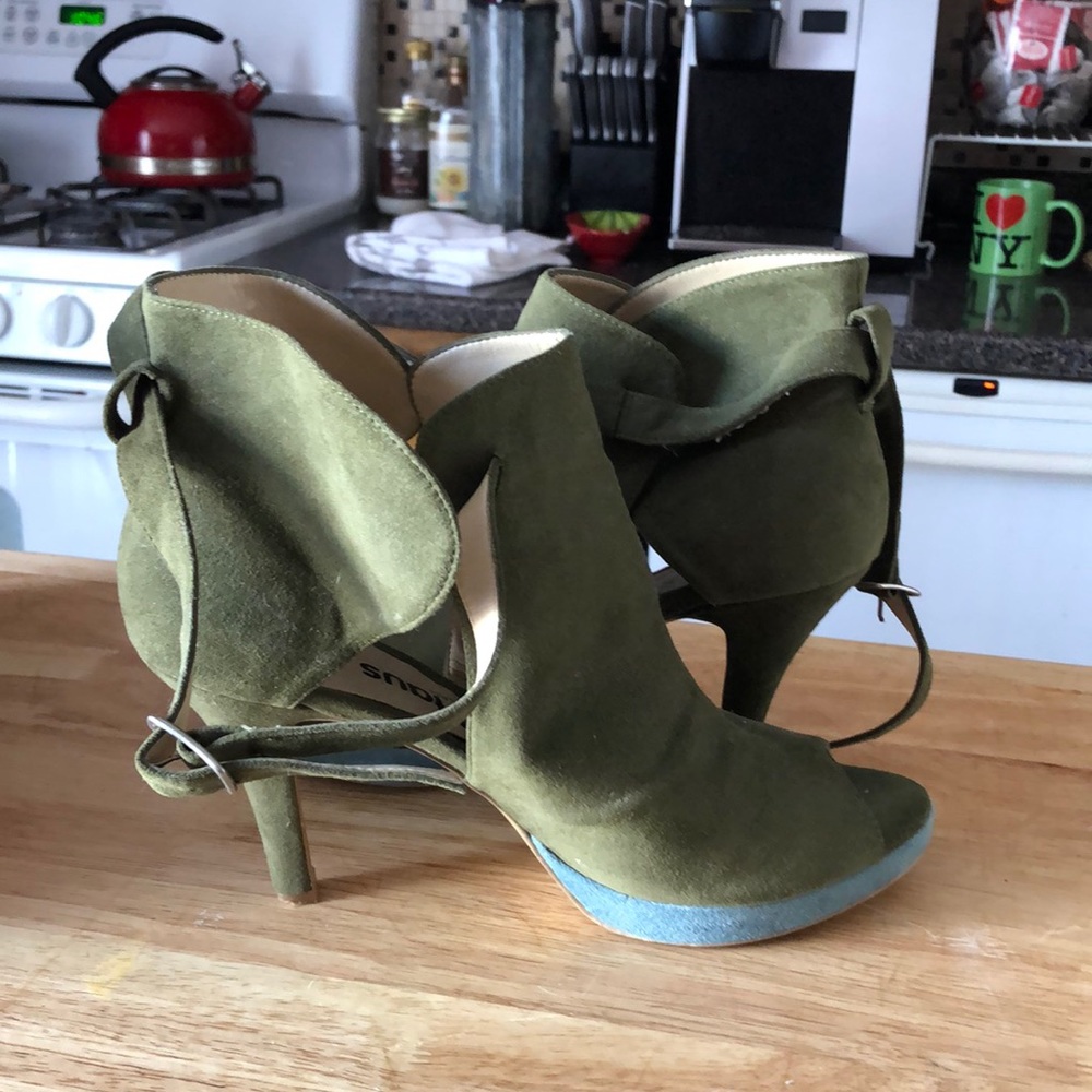 Olsen haus hunter green heel